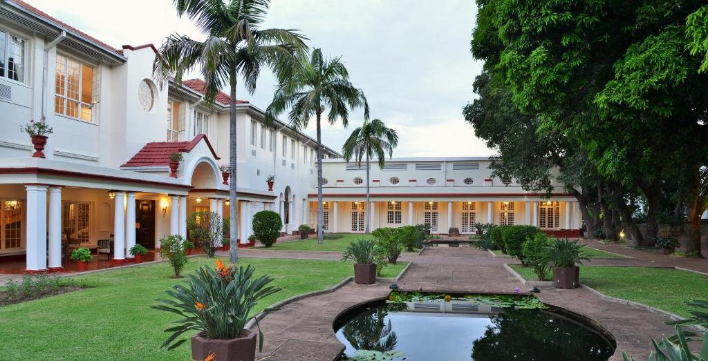 Victoria Falls – Luxury Retreat on the Zambezi gallery